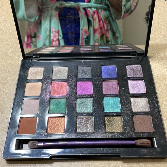 Urban Decay Vice Palette - Picture 2 of 3